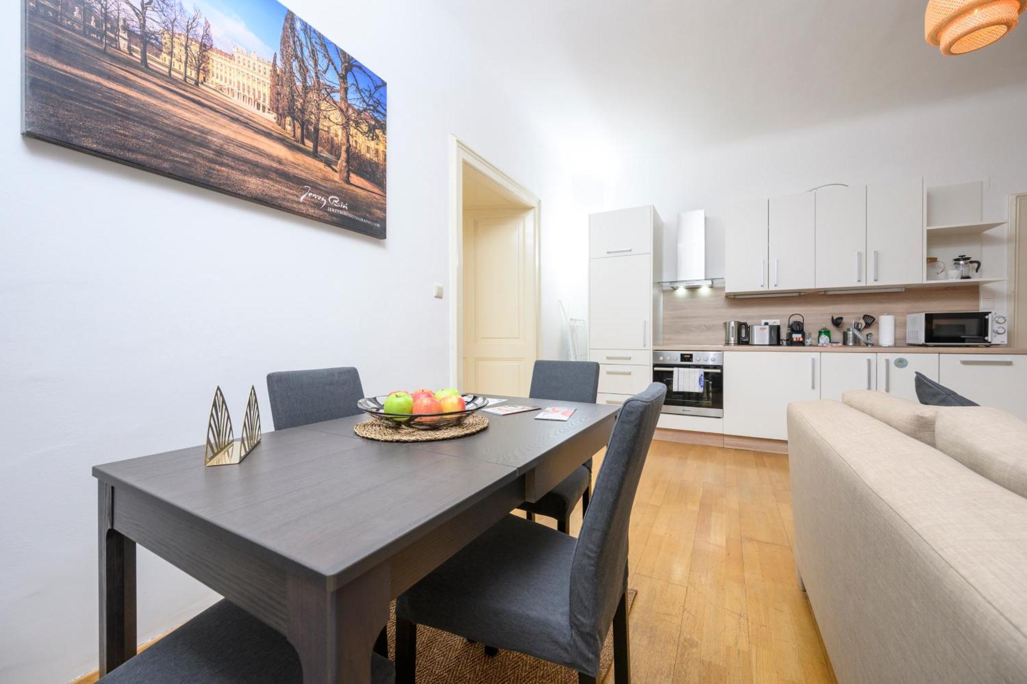 Central City Apartments Вена Экстерьер фото