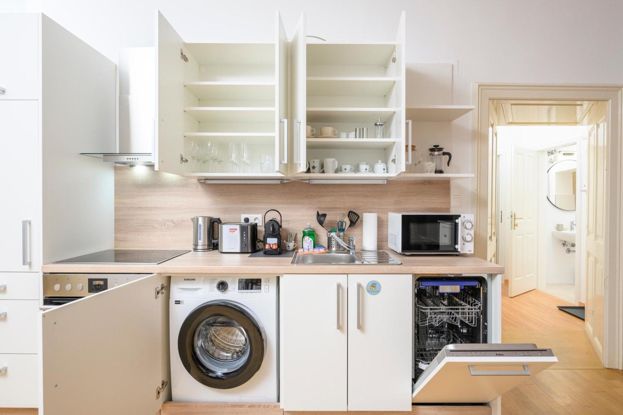 Central City Apartments Вена Экстерьер фото